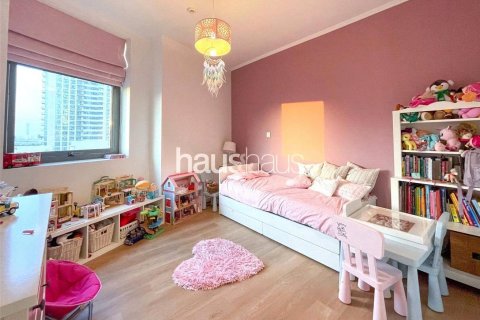 Apartment in The Views, Dubai, UAE 3 bedrooms, 161 sq.m. № 625772 - photo 11