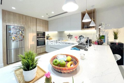 Apartment in The Views, Dubai, UAE 3 bedrooms, 161 sq.m. № 625772 - photo 12