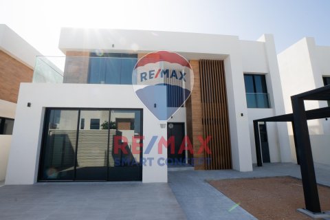 Üürile anda villa on the Saadiyat Island, Abu Dhabi, AÜE: 4 magamistoaga, 538.6 m² Nr 555389 - pilt 1