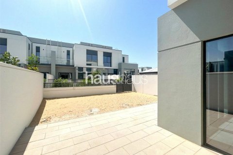 Al Furjan, Dubai, UAE의 임대용 타운하우스 침실 3개, 244제곱미터 번호 626937 - 사진 1