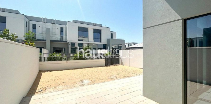 Al Furjan, Dubai, UAE의 타운하우스 침실 3개, 244제곱미터 번호 626937