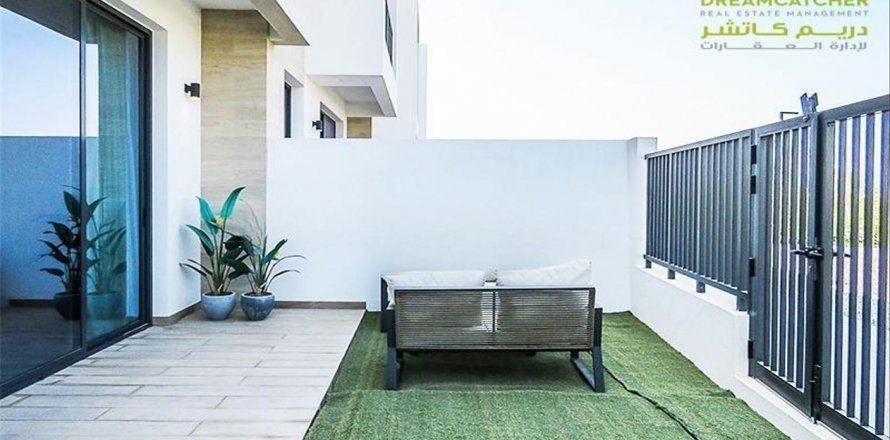 Shtëpi në qytet në Mina Al Arab, Ras Al Khaimah, Emiratet e Bashkuara Arabe 2 dhoma gjumi, 232.3 m2. № 588648