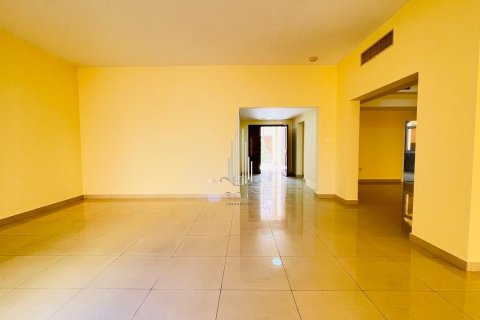 Vila v Muroor Area, Abu Dhabi, SAE 5 ložnice, 464.5 m² Č.: 589241 - fotografie 11