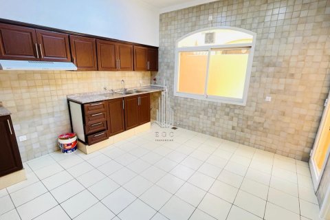 Vila v Muroor Area, Abu Dhabi, SAE 5 ložnice, 464.5 m² Č.: 589241 - fotografie 22