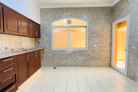 Vila v Muroor Area, Abu Dhabi, SAE 5 ložnice, 464.5 m² Č.: 589241 - fotografie 21