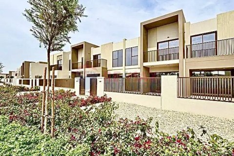 Townhouse in Dubai Land, Dubai, UAE 3 bedrooms, 184.5 sq.m. № 595800 - photo 2