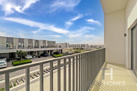 Townhouse in Dubai South (Dubai World Central), UAE 3 bedrooms, 182 sq.m. № 595616 - photo 1