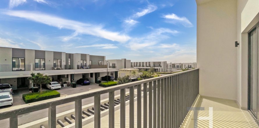 Townhouse in Dubai South (Dubai World Central), UAE 3 bedrooms, 182 sq.m. № 595616