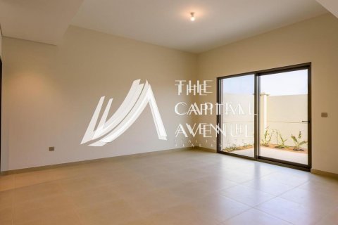 Villa in Khalifa City, Abu Dhabi, UAE 4 bedrooms, 316 sq.m. № 604749 - photo 2