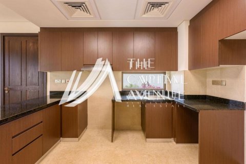 Villa in Khalifa City, Abu Dhabi, UAE 4 bedrooms, 316 sq.m. № 604749 - photo 15