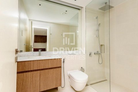 Apartment in Jumeirah, Dubai, UAE 1 bedroom, 74 sq.m. № 602608 - photo 8
