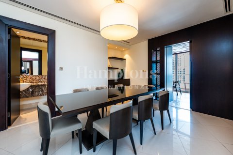 Apartment in Downtown Dubai (Downtown Burj Dubai), UAE 2 bedrooms, 171.68009885 sq.m. № 583317 - photo 24