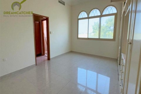 Vilë në Al Dhait, Ras Al Khaimah, Emiratet e Bashkuara Arabe 10 dhoma gjumi, 1114.8 m2. № 588652 - Foto 11