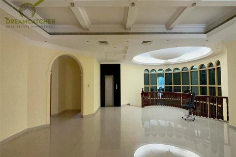 Vilë në Al Dhait, Ras Al Khaimah, Emiratet e Bashkuara Arabe 10 dhoma gjumi, 1114.8 m2. № 588652 - Foto 3