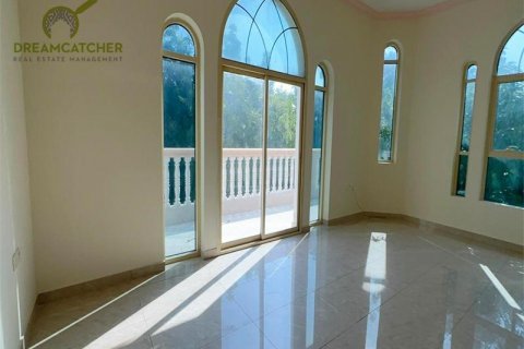 Vilë në Al Dhait, Ras Al Khaimah, Emiratet e Bashkuara Arabe 10 dhoma gjumi, 1114.8 m2. № 588652 - Foto 10