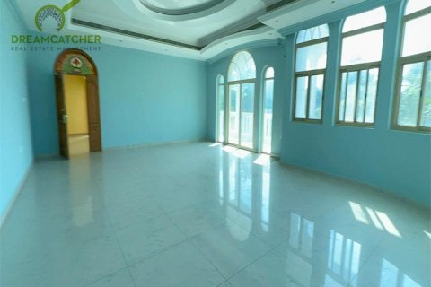 Vilë në Al Dhait, Ras Al Khaimah, Emiratet e Bashkuara Arabe 10 dhoma gjumi, 1114.8 m2. № 588652 - Foto 5