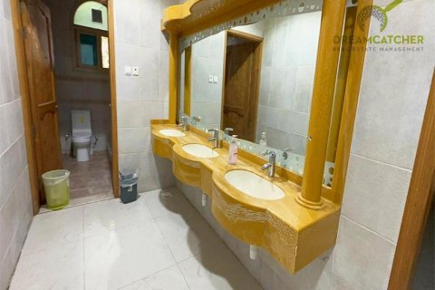 Vilë në Al Dhait, Ras Al Khaimah, Emiratet e Bashkuara Arabe 10 dhoma gjumi, 1114.8 m2. № 588652 - Foto 20