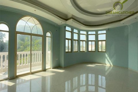 Vilë në Al Dhait, Ras Al Khaimah, Emiratet e Bashkuara Arabe 10 dhoma gjumi, 1114.8 m2. № 588652 - Foto 4