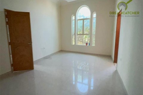 Vilë në Al Dhait, Ras Al Khaimah, Emiratet e Bashkuara Arabe 10 dhoma gjumi, 1114.8 m2. № 588652 - Foto 12