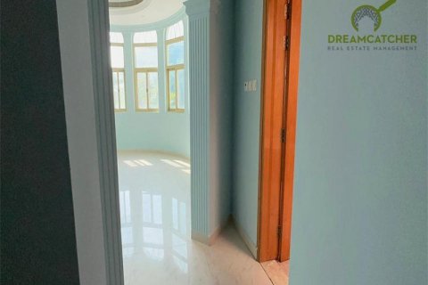 Vilë në Al Dhait, Ras Al Khaimah, Emiratet e Bashkuara Arabe 10 dhoma gjumi, 1114.8 m2. № 588652 - Foto 15