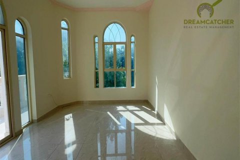Vilë në Al Dhait, Ras Al Khaimah, Emiratet e Bashkuara Arabe 10 dhoma gjumi, 1114.8 m2. № 588652 - Foto 8