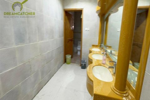 Vilë në Al Dhait, Ras Al Khaimah, Emiratet e Bashkuara Arabe 10 dhoma gjumi, 1114.8 m2. № 588652 - Foto 21