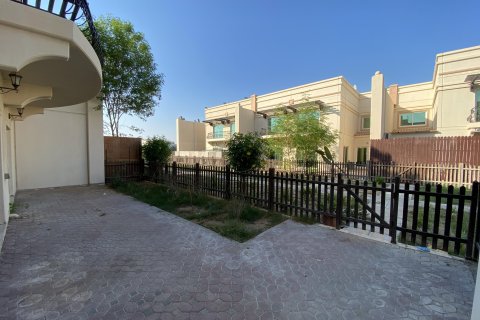Vila v Abu Dhabi, SAE 4 ložnice, 352 m² Č.: 615498 - fotografie 2