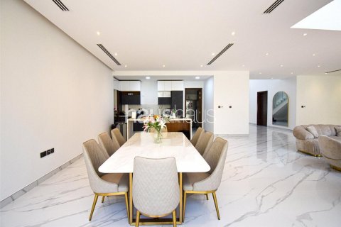Vilë në Al Furjan, Dubai, Emiratet e Bashkuara Arabe 5 dhoma gjumi, 606 m2. № 625777 - Foto 11