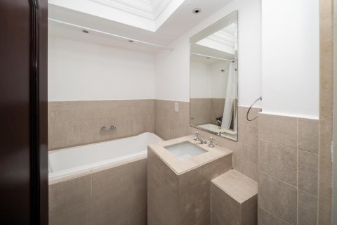Купить квартиру в Даунтаун Дубай (Даунтаун Бурдж Дубай), ОАЭ 2 спальни, 133м2, № 616497 - фото 16