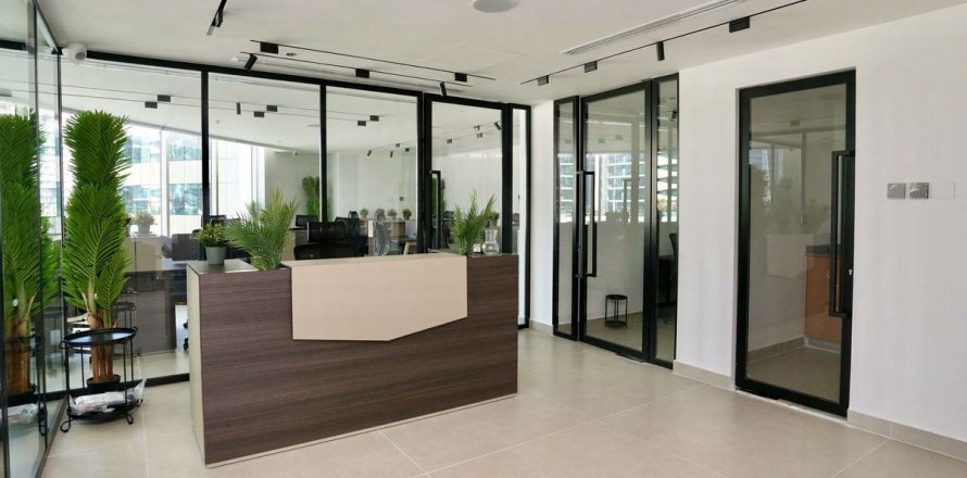 Bureau à Business Bay, Dubai, EAU: 111.6 m2 № 621704