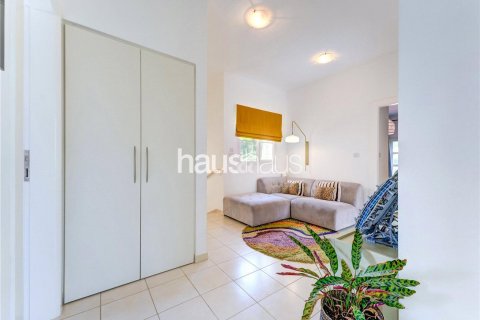 Villa in The Lakes, Dubai, UAE 3 bedrooms, 337 sq.m. № 625710 - photo 13