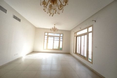 Commercial property in Al Raha Golf Gardens, Abu Dhabi, UAE 5 bedrooms, 404 sq.m. № 595042 - photo 10
