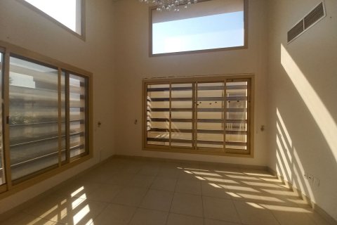 Commercial property in Al Raha Golf Gardens, Abu Dhabi, UAE 5 bedrooms, 404 sq.m. № 595042 - photo 11