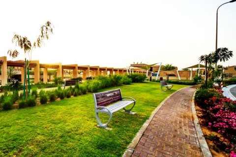 Commercial property in Al Raha Golf Gardens, Abu Dhabi, UAE 5 bedrooms, 404 sq.m. № 595042 - photo 6