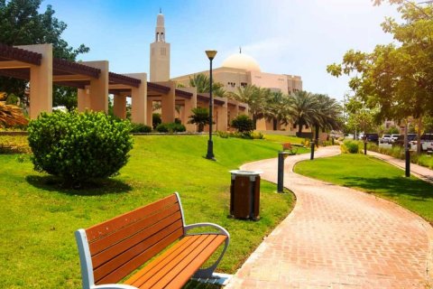 Commercial property in Al Raha Golf Gardens, Abu Dhabi, UAE 5 bedrooms, 404 sq.m. № 595042 - photo 5