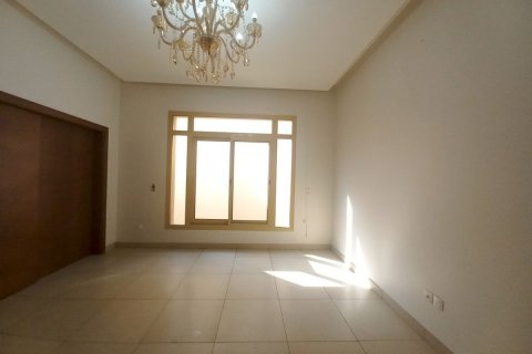 Commercial property in Al Raha Golf Gardens, Abu Dhabi, UAE 5 bedrooms, 404 sq.m. № 595042 - photo 8