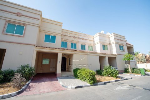 Villa in Abu Dhabi, UAE 3 bedrooms, 176 sq.m. № 615968 - photo 2