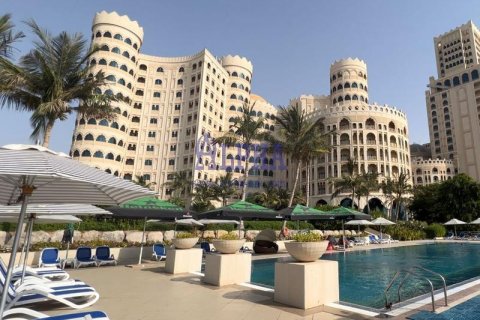 Apartment in Al Hamra Village, Ras Al Khaimah, UAE 1 bedroom, 115.8 sq.m. № 633101 - photo 2