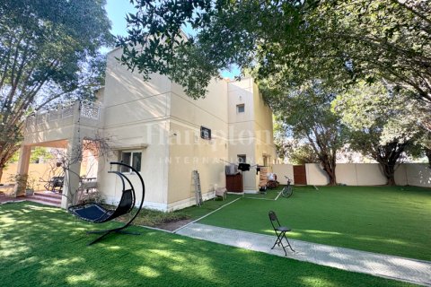 Vilë në Meadows, Dubai, Emiratet e Bashkuara Arabe 4 dhoma gjumi, 380.80939700 m2. № 584152 - Foto 1