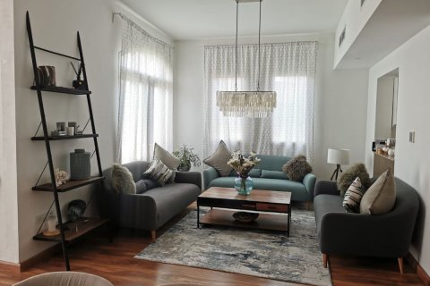 Commercial property in Al Ghadeer, Abu Dhabi, UAE 3 bedrooms, 371 sq.m. № 594654 - photo 2