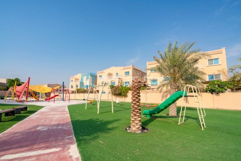 Pronë komerciale në Al Reef, Abu Dhabi, Emiratet e Bashkuara Arabe 5 dhoma gjumi, 273 m2. № 594657 - Foto 21