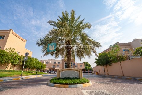 Pronë komerciale në Al Reef, Abu Dhabi, Emiratet e Bashkuara Arabe 5 dhoma gjumi, 273 m2. № 594657 - Foto 1