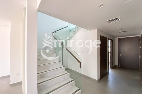 Duplex in vendita a Yas Island, Abu Dhabi, EAU 3 camere da letto, 390 mq. № 597109 - foto 2