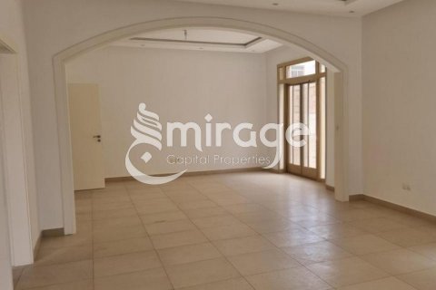 Vila v Al Raha Golf Gardens, Abu Dhabi, SAE 5 ložnice, 547.6 m² Č.: 597108 - fotografie 3