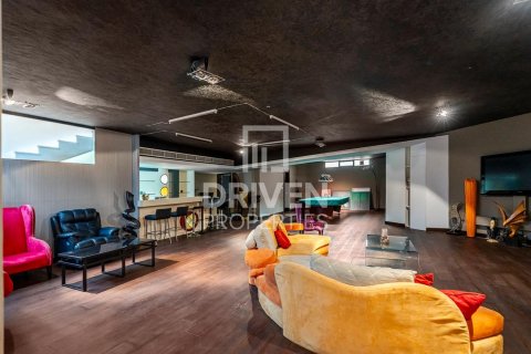 Al Jafiliya, Dubai, UAE의 판매용 빌라 침실 5개, 984제곱미터 번호 603007 - 사진 27