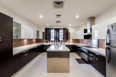 Al Jafiliya, Dubai, UAE의 판매용 빌라 침실 5개, 984제곱미터 번호 603007 - 사진 19
