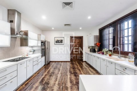 Al Jafiliya, Dubai, UAE의 판매용 빌라 침실 5개, 984제곱미터 번호 603007 - 사진 25