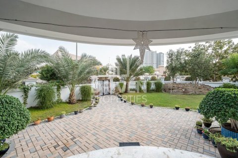 Al Jafiliya, Dubai, UAE의 판매용 빌라 침실 5개, 984제곱미터 번호 603007 - 사진 28