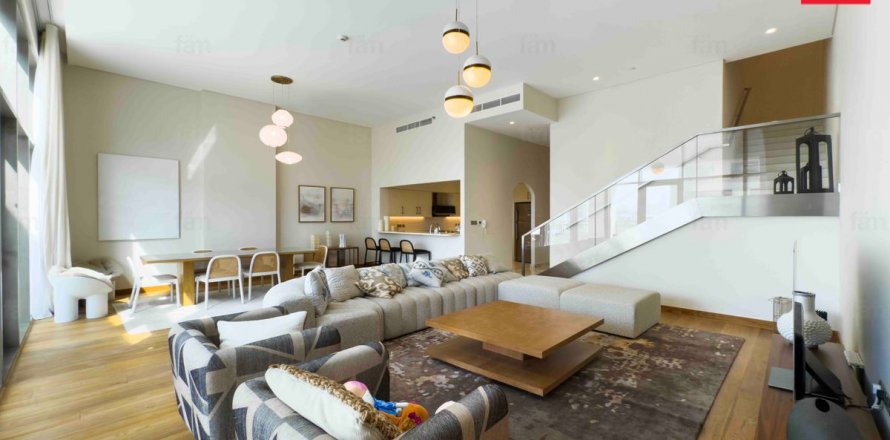 Apartment in Dubai, UAE 4 bedrooms, 285.6 sq.m. № 569785