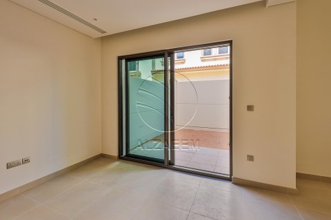 Townhouse in Khalifa City, Abu Dhabi, UAE 3 bedrooms, 184 sq.m. № 615184 - photo 12